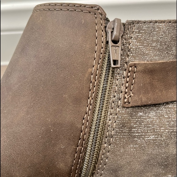 Woman’s Clarks Ultimate Comfort Collection Brown Boots! - Picture 4 of 7